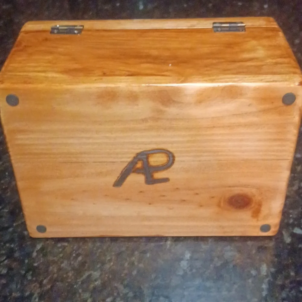 Homemade wooden trinket box - Picture 7 of 7